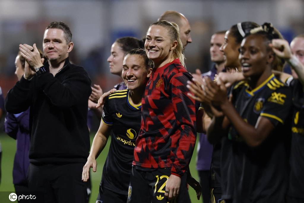 曼联女足1-0马德里竞技女足 取得赛事两连胜
        
    曼联女足1-0马德里竞技女足 取得赛事两连胜